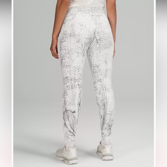 🍋NWT Lululemon Warm Down Jogger - Picture 3 of 9